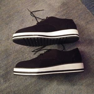 Unisex UK black/white platform sneakers/oxfords